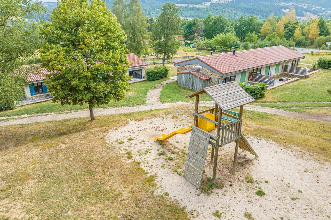 Village De Gites De La Foret De Ganigal Le Malzieu-Ville Exterior foto