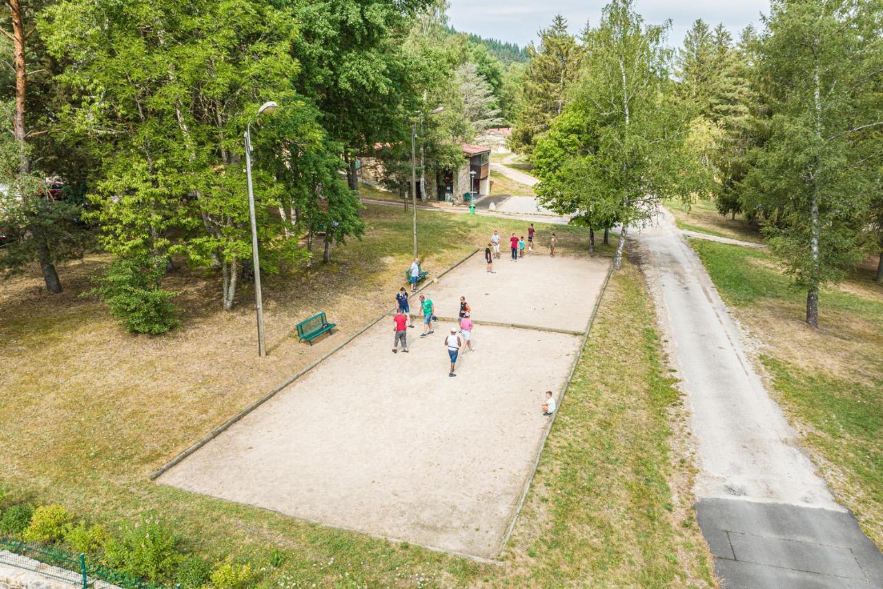 Village De Gites De La Foret De Ganigal Le Malzieu-Ville Exterior foto