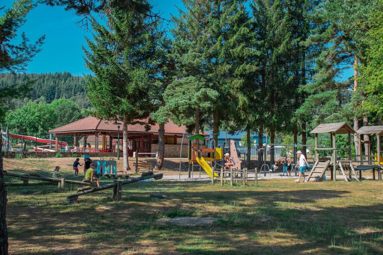 Village De Gites De La Foret De Ganigal Le Malzieu-Ville Exterior foto